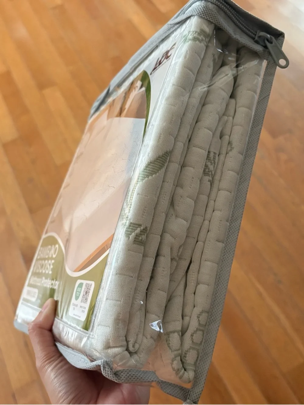 Twin XL size Bamboo Waterproof Mattress Protector with 16